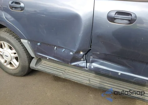 2005 Ford Expedition Nbx/Xlt z USA, uszkodzony, nr VIN 1FMPU16535LA45513